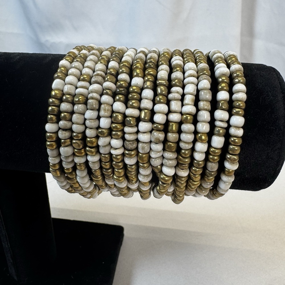 White & Gold Tone Seed‎ Bracelet With Wood Clasp